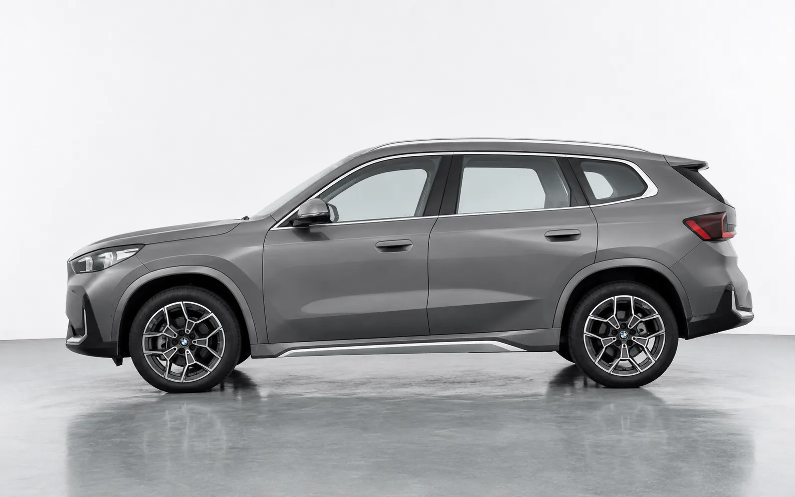 BMW X1 sDrive20Li серый — профиль