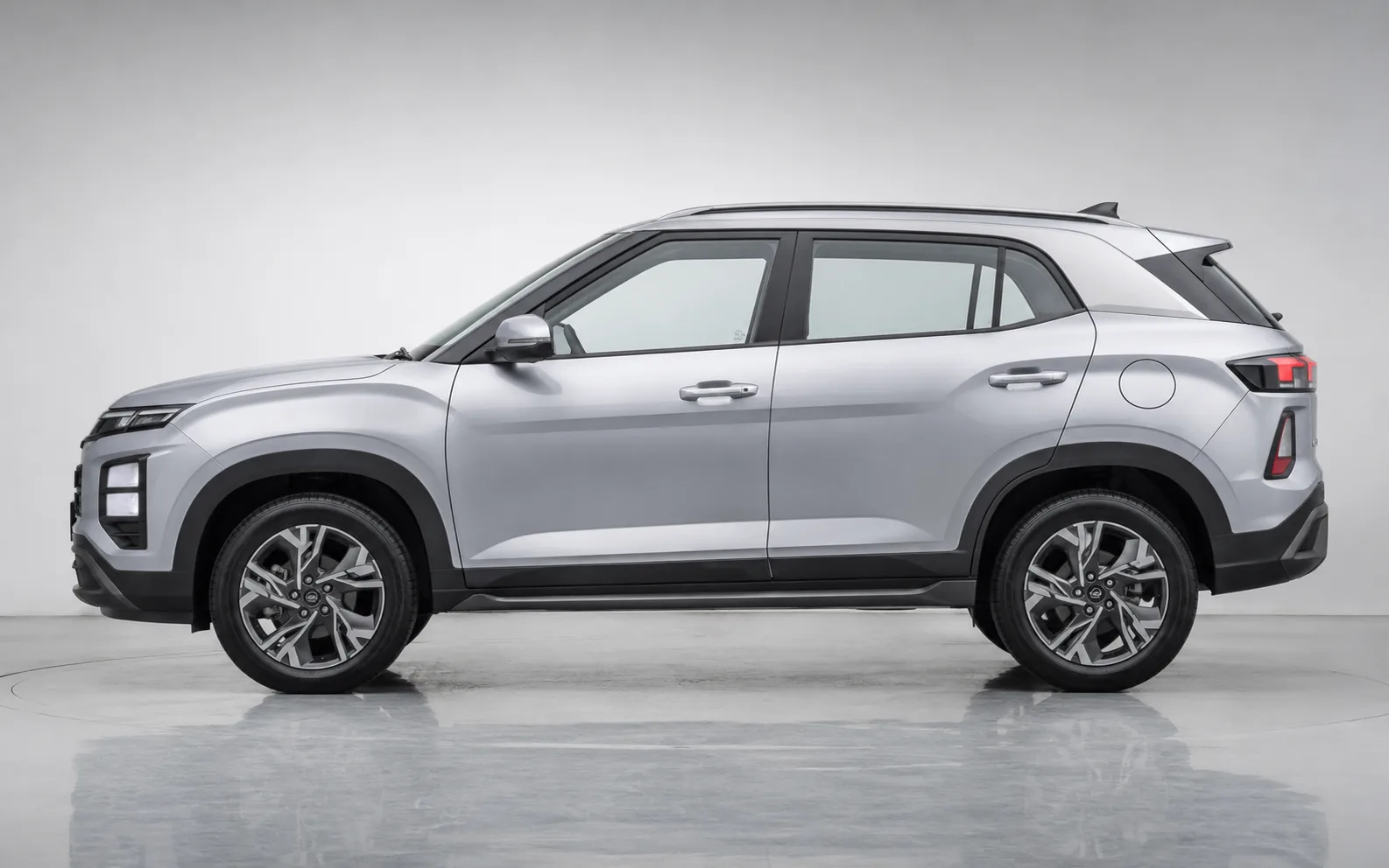 Hyundai Creta серебристый — профиль