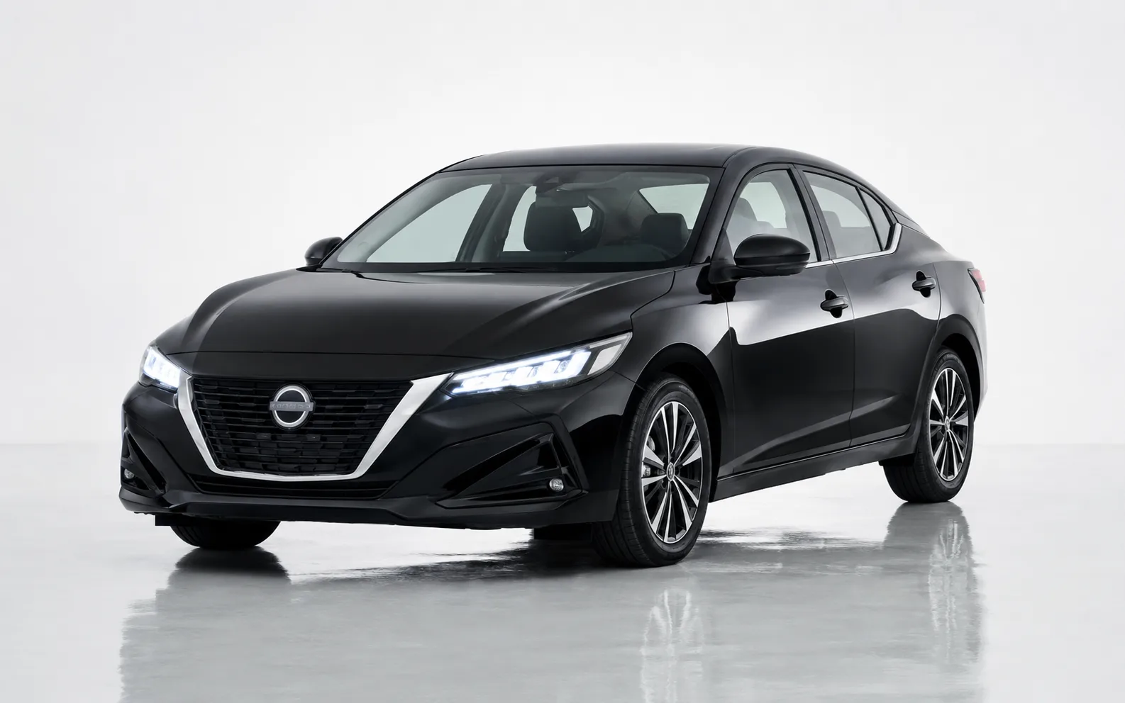 Nissan Sylphy чёрный — вид спереди
